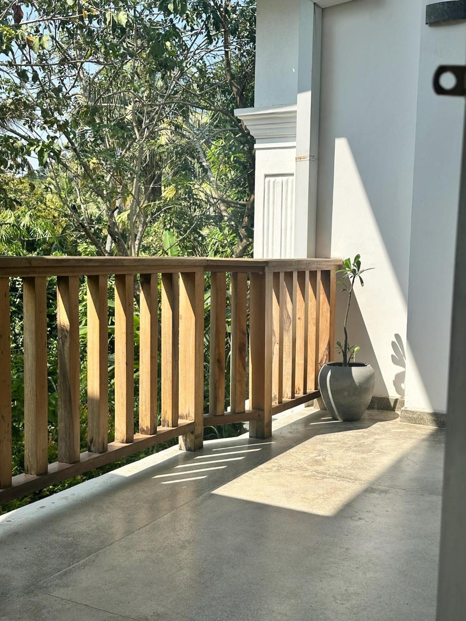 ホテル Watu House ディックウェラ エクステリア 写真